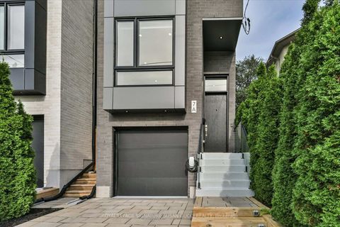 Photo 2 at 7A Everett Crescent, Lumsden, Toronto