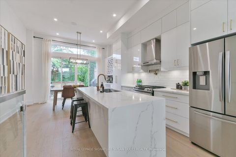 Photo 7 at 7A Everett Crescent, Lumsden, Toronto