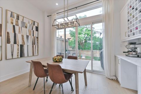 Photo 13 at 7A Everett Crescent, Lumsden, Toronto