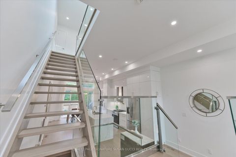 Photo 14 at 7A Everett Crescent, Lumsden, Toronto