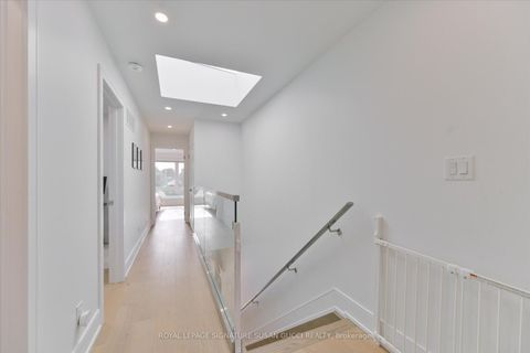 Photo 15 at 7A Everett Crescent, Lumsden, Toronto