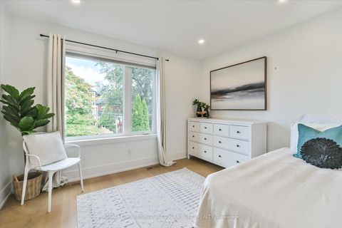 Photo 22 at 7A Everett Crescent, Lumsden, Toronto