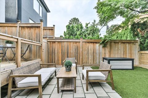 Photo 31 at 7A Everett Crescent, Lumsden, Toronto