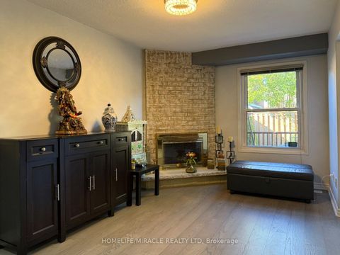 Photo 2 at 163 Mabley Crescent, Lakeview Estates, Vaughan