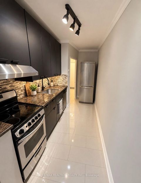 Photo 4 at 106 - 2 Ridelle Avenue, Forest Hill North, Toronto