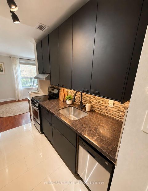 Photo 5 at 106 - 2 Ridelle Avenue, Forest Hill North, Toronto