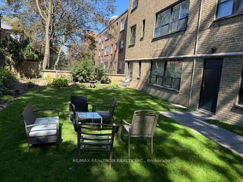 Photo 11 at 106 - 2 Ridelle Avenue, Forest Hill North, Toronto