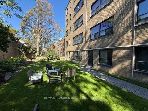 Photo 12 at 106 - 2 Ridelle Avenue, Forest Hill North, Toronto