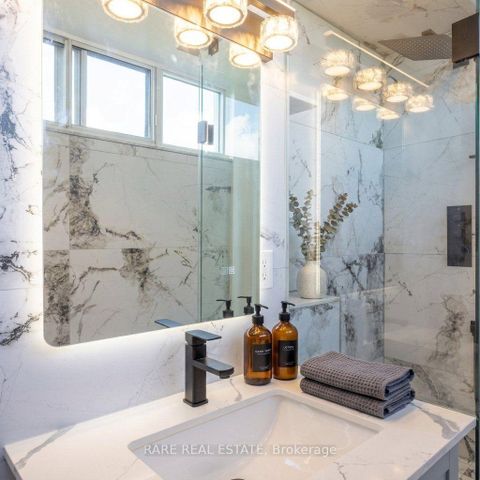 Photo 1 at 914 - 60 Pavane Linkway, Flemingdon Park, Toronto