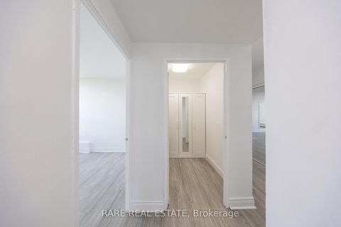 Photo 13 at 914 - 60 Pavane Linkway, Flemingdon Park, Toronto