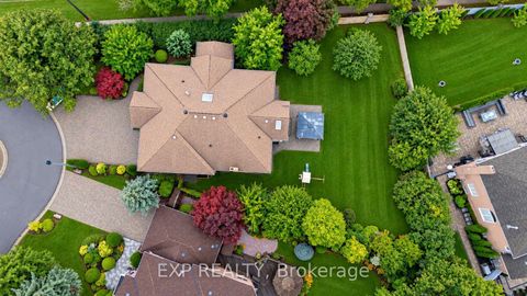 Photo 2 at 2 Shallmar Gardens, Bayview Hill, Richmond Hill