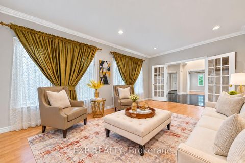 Photo 5 at 2 Shallmar Gardens, Bayview Hill, Richmond Hill