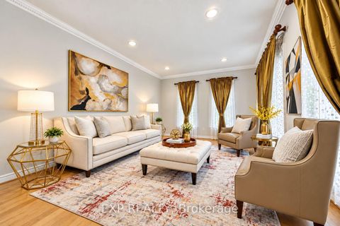 Photo 6 at 2 Shallmar Gardens, Bayview Hill, Richmond Hill