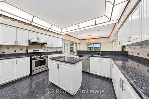 Photo 16 at 2 Shallmar Gardens, Bayview Hill, Richmond Hill