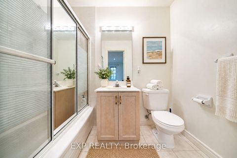 Photo 30 at 2 Shallmar Gardens, Bayview Hill, Richmond Hill