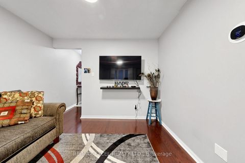 Photo 5 at 24 Redheugh Crescent, Steeles, Toronto