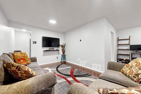 Photo 6 at 24 Redheugh Crescent, Steeles, Toronto