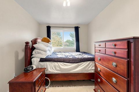 Photo 32 at 24 Redheugh Crescent, Steeles, Toronto