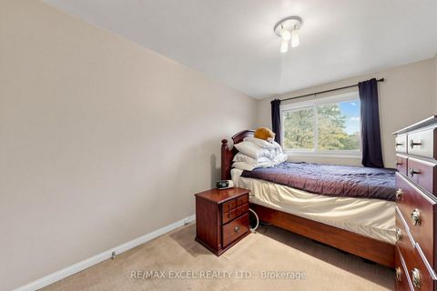 Photo 34 at 24 Redheugh Crescent, Steeles, Toronto