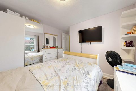 Photo 37 at 24 Redheugh Crescent, Steeles, Toronto
