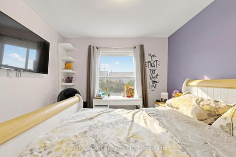 Photo 38 at 24 Redheugh Crescent, Steeles, Toronto