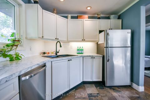 Photo 8 at 74 Rose Street, Wellington, Barrie