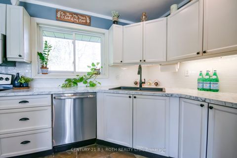 Photo 9 at 74 Rose Street, Wellington, Barrie