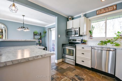 Photo 11 at 74 Rose Street, Wellington, Barrie