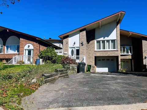Photo 1 at 6 Snowhill Crescent, Malvern West, Toronto