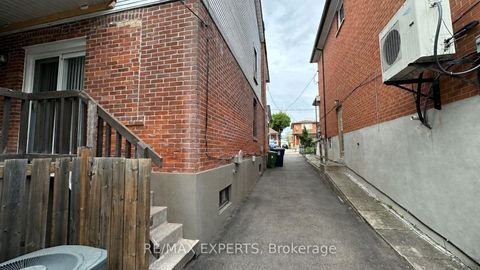 Photo 12 at 26 Grandville Avenue, Smythe, Toronto