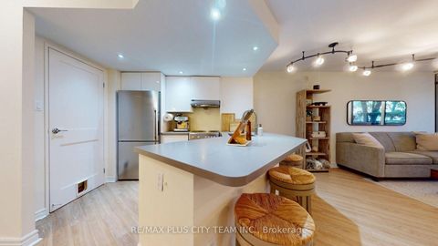 Photo 7 at 123 - 77 Maitland Place, South St. James Town, Toronto