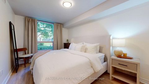 Photo 11 at 123 - 77 Maitland Place, South St. James Town, Toronto