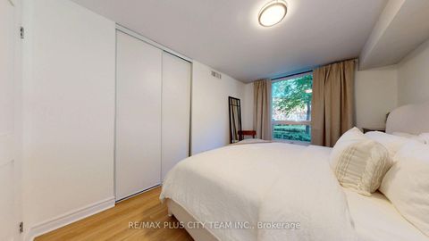 Photo 12 at 123 - 77 Maitland Place, South St. James Town, Toronto