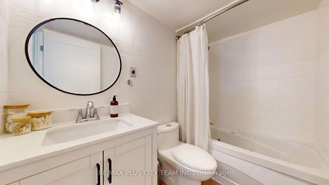 Photo 14 at 123 - 77 Maitland Place, South St. James Town, Toronto