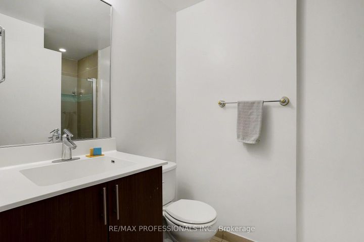 Photo 6 at 417 - 17 Kenaston Gardens, Bayview Village, Toronto