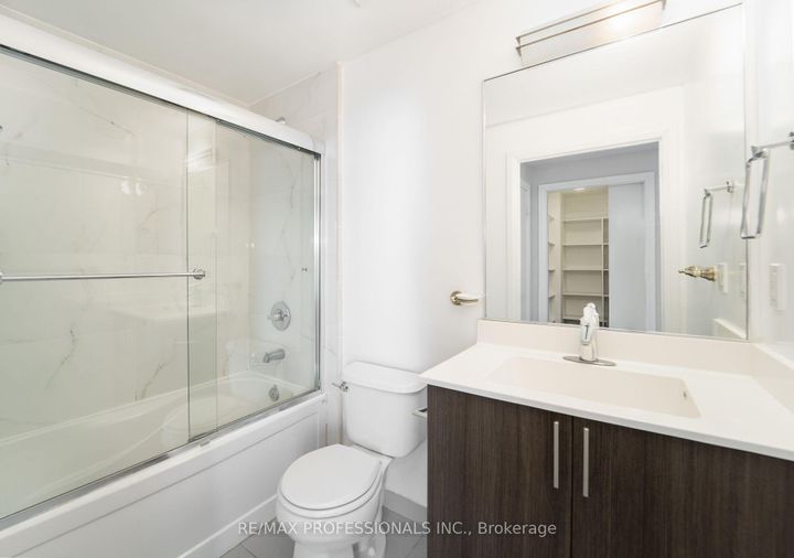 Photo 10 at 417 - 17 Kenaston Gardens, Bayview Village, Toronto