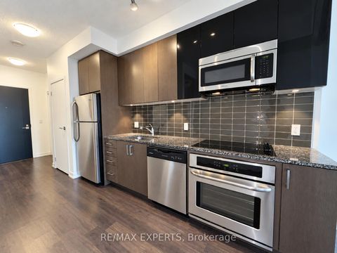 Photo 14 at 721 - 98 Lillian Street, Mount Pleasant West, Toronto