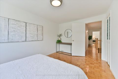 Photo 18 at 725 Sammon Avenue, East York, Toronto