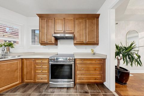 Photo 13 at 46 Bosco Drive, Vellore Village, Vaughan