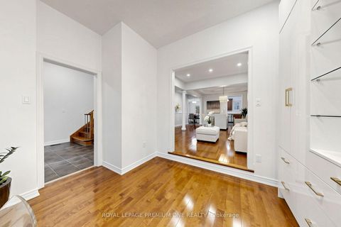 Photo 15 at 46 Bosco Drive, Vellore Village, Vaughan