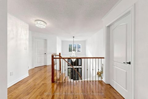 Photo 19 at 46 Bosco Drive, Vellore Village, Vaughan