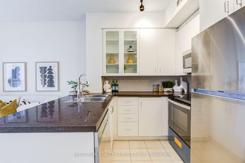 Photo 4 at 301 - 70 Alexander Street, Yonge Corridor, Toronto