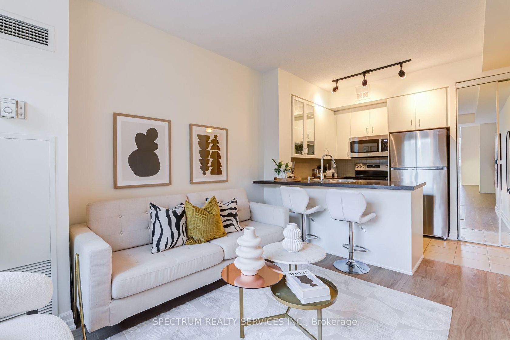 301 - 70 Alexander Street, Yonge Corridor, Toronto 