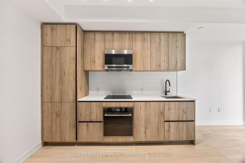 Photo 4 at 3213 - 117 Broadway Avenue, Mount Pleasant West, Toronto