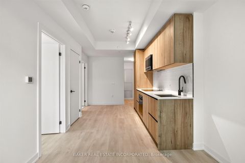 Photo 7 at 1705 - 127 Broadway Avenue, Mount Pleasant West, Toronto