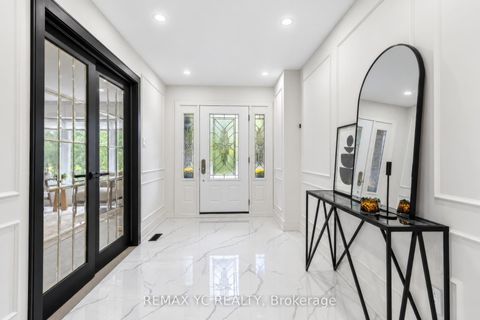 Photo 3 at 4 Simmons Crescent, Aurora Highlands, Aurora
