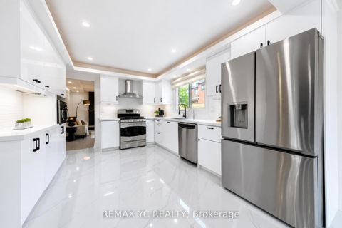 Photo 11 at 4 Simmons Crescent, Aurora Highlands, Aurora