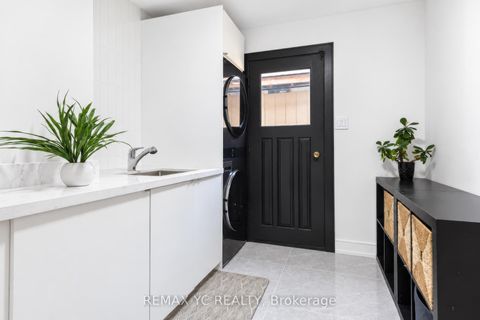 Photo 17 at 4 Simmons Crescent, Aurora Highlands, Aurora