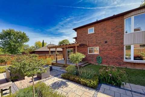Photo 35 at 4 Simmons Crescent, Aurora Highlands, Aurora