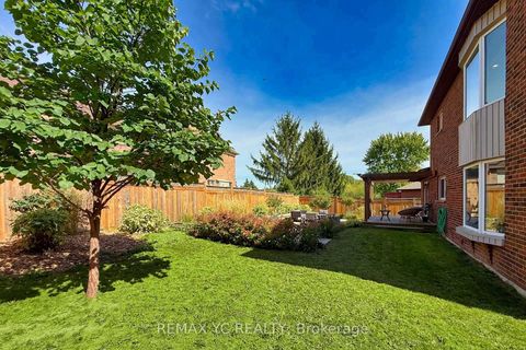 Photo 37 at 4 Simmons Crescent, Aurora Highlands, Aurora